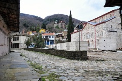 Καρυές
