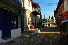 Καρυές