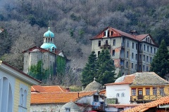 Καρυές